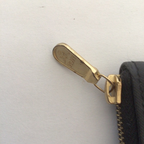 MCM VINTAGE MINI ZIPPERED COIN WALLET - Picture 3 of 11